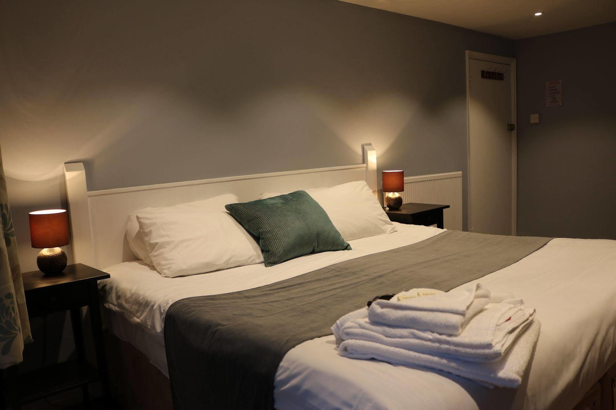 The Oyster Smack Inn Burnham-on-Crouch Экстерьер фото